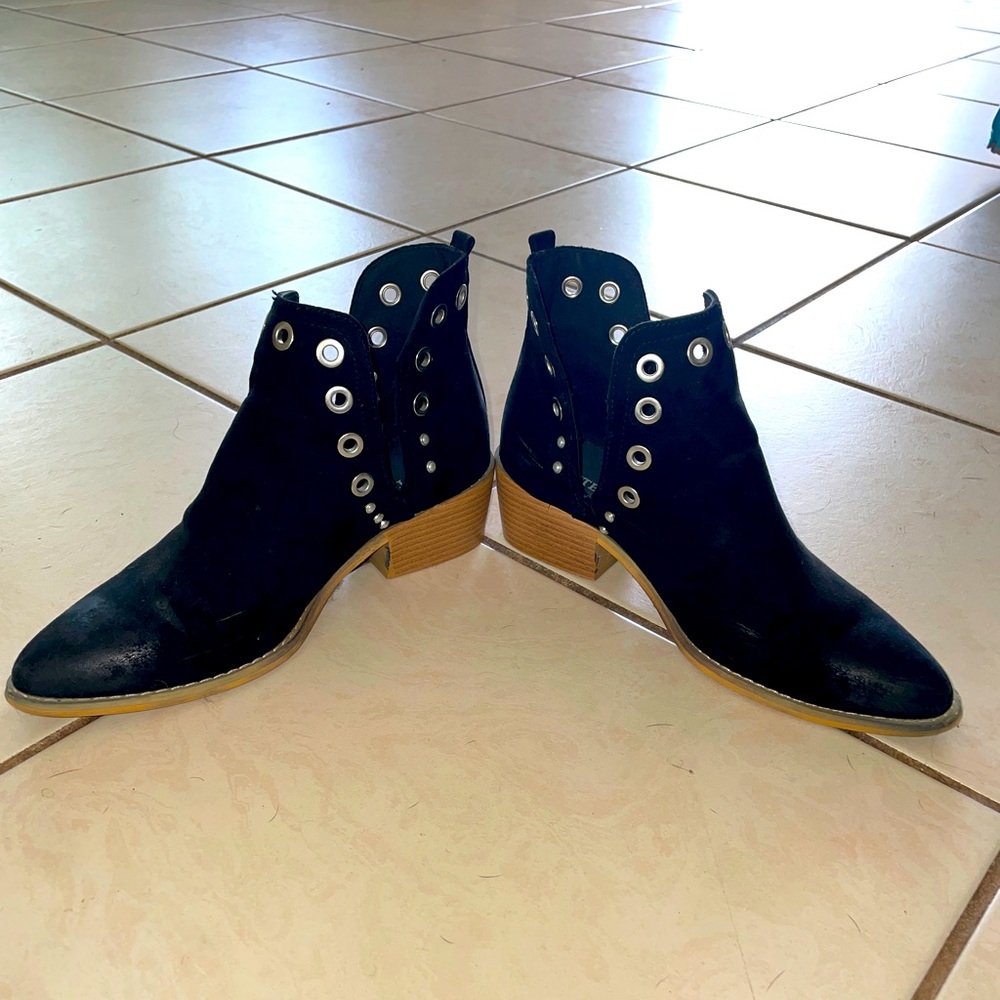 Women’s suede cowboy boots SZ 8
